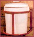 5 gallon bucket holder for horses